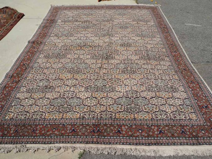 Fine quality hand knotted Hereke carpet, Double knotted, hand spun wool. Approximately 80 years old